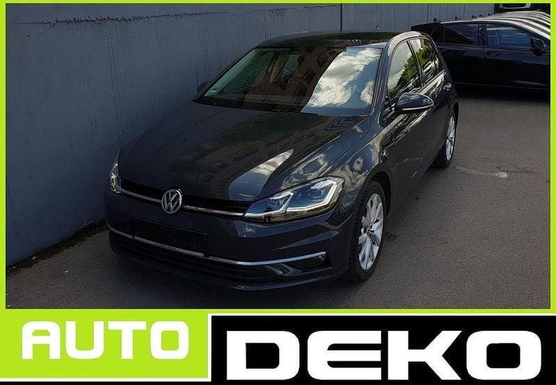 Grau Gebraucht 2020 VW Golf VII Highline Limousine | 17.830 € (Fairer Preis) - Bild 1/4