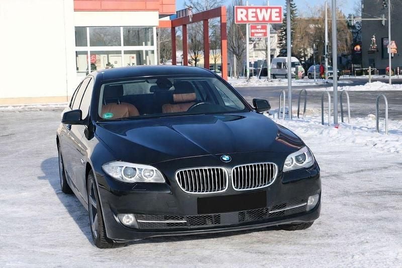 Gebraucht BMW 530 258 PS (189 kW) 2011 Schwarz Limousine