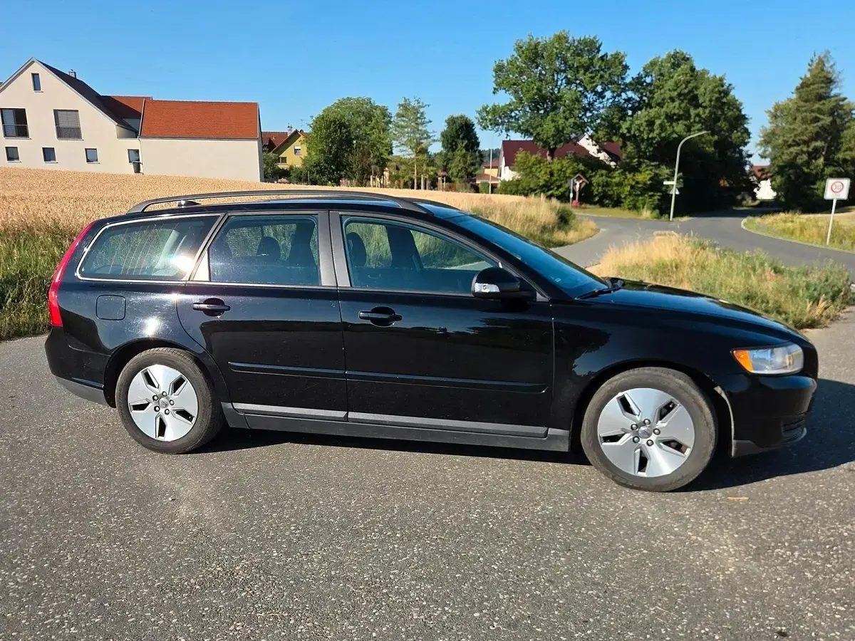 Gebraucht Volvo V50 125 PS (91 kW) 2010 Schwarz Kombi