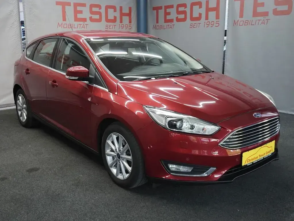 Używany Ford Focus Titanium 150 KM (110 kW) 2015 Czerwony Sedan/Limuzyna