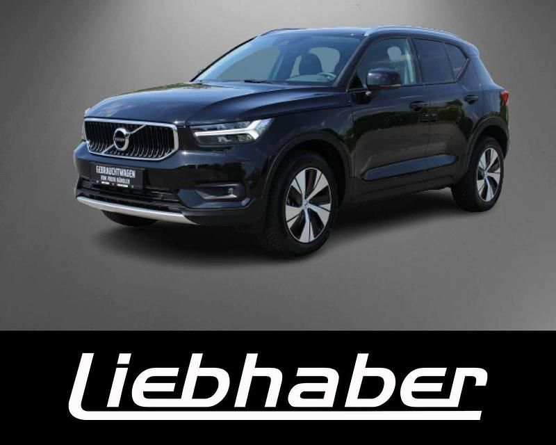 Onyx black / metallic Gebraucht 2021 Volvo XC40 Momentum SUV | 35.998 € - Bild 1/4