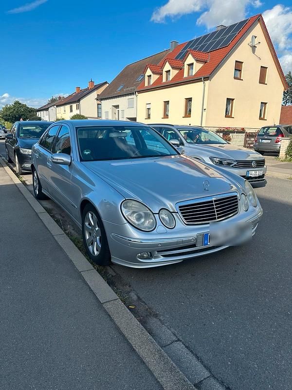 Silber Gebraucht 2005 Mercedes E280 Avantgarde Limousine | 3.000 € (Superpreis) - Bild 1/4