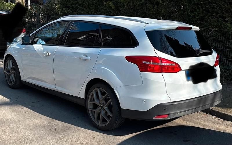 Gebraucht Ford Focus Cool & Connect 125 PS (91 kW) 2017 Weiß Kombi