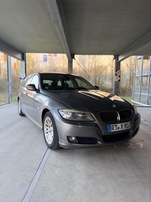 Gebraucht BMW 320 184 PS (135 kW) 2010 Grau Kombi