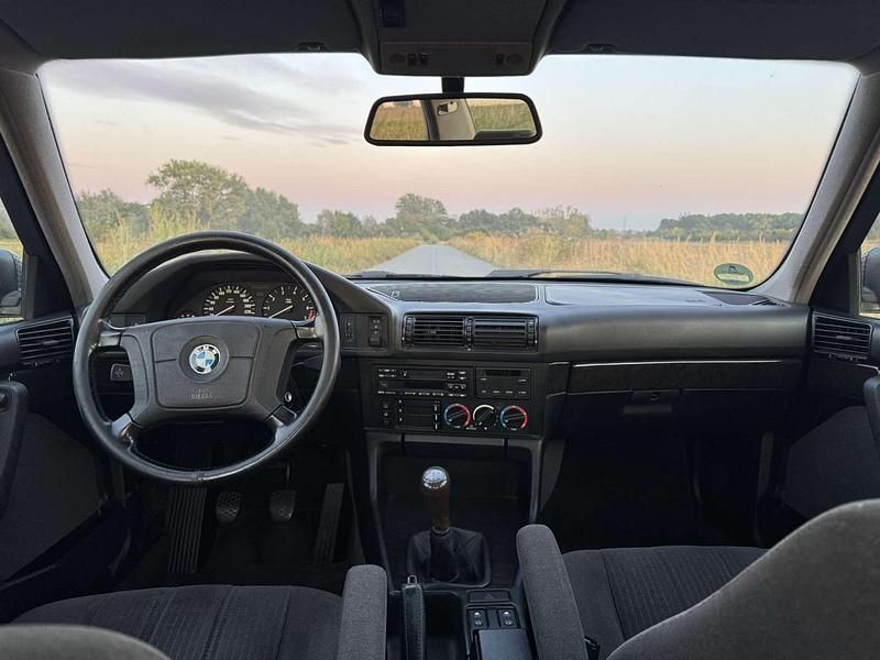 Gebraucht BMW 520 150 PS (110 kW) 1994 Violet Limousine