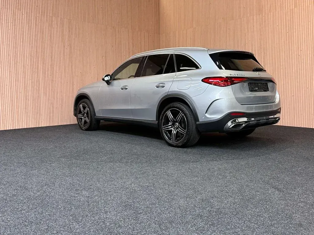 Gebraucht Mercedes GLC300e AMG line 313 PS (230 kW) 2023 Silber SUV