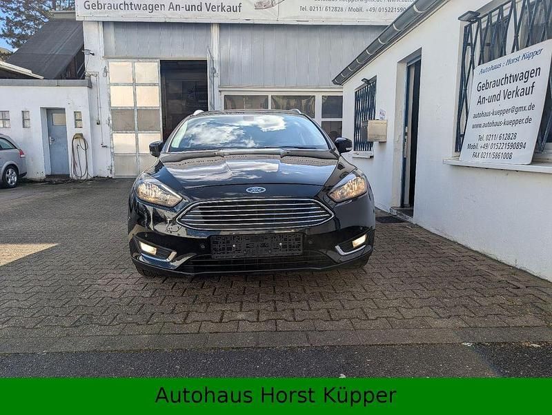 Gebraucht Ford Focus Titanium 125 PS (91 kW) 2015 Schwarz Limousine
