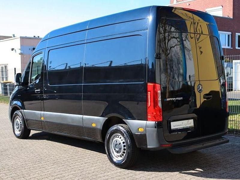 Gebraucht Mercedes E-Sprinter 85 kW (116 PS) 2022 Schwarz Van