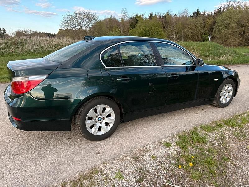 Second-hand BMW 525 192 CP (141 kW) 2004 Verde Berlinǎ