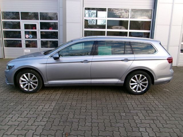 Gebraucht VW Passat Elegance+ 150 PS (110 kW) 2023 Pyritsilber Kombi
