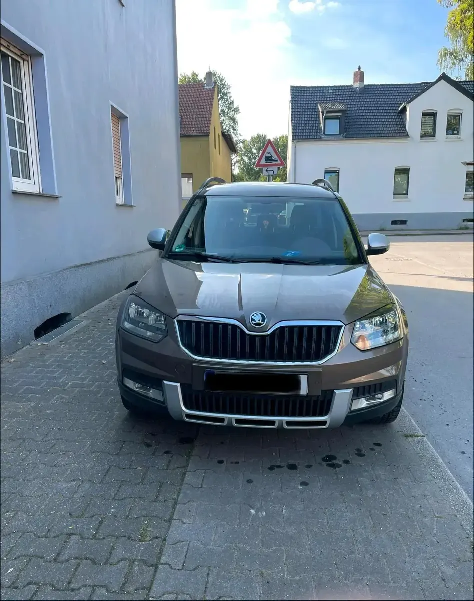 Używany Skoda Yeti 150 KM (110 kW) 2015 Brązowy SUV