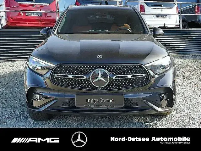 Gebraucht Mercedes GLC200 AMG 204 PS (150 kW) 2023 Andere farbe SUV