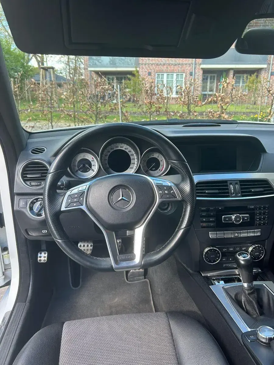Gebraucht Mercedes C200 AMG 184 PS (135 kW) 2012 Weiß Limousine