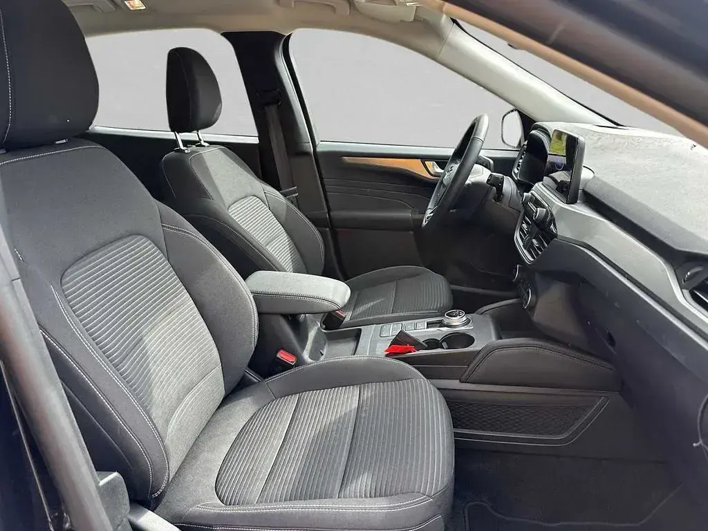 Używany Ford Kuga Titanium 224 KM (164 kW) 2022 Czarny SUV