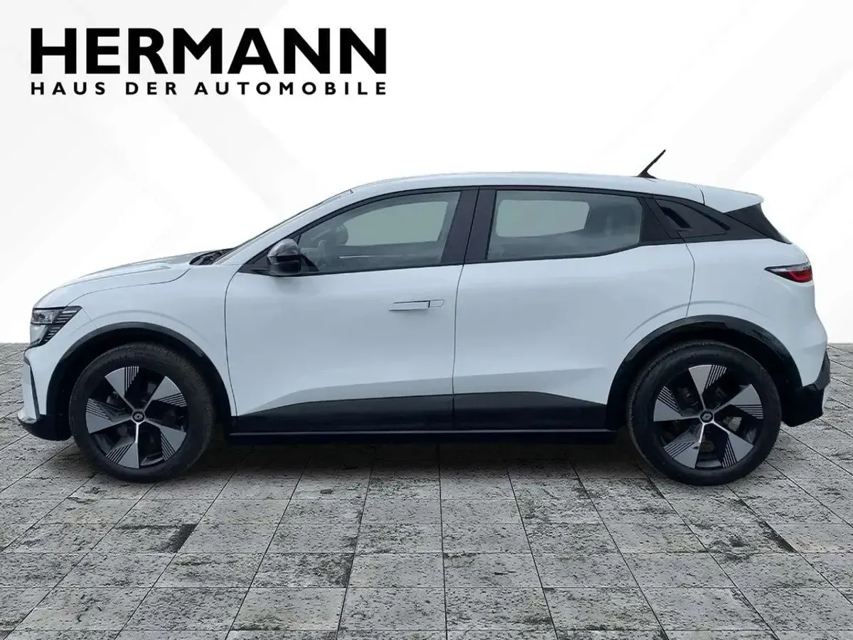 Używany Renault Megane E-Tech 96 kW (131 KM) 2022 Biały Sedan/Limuzyna