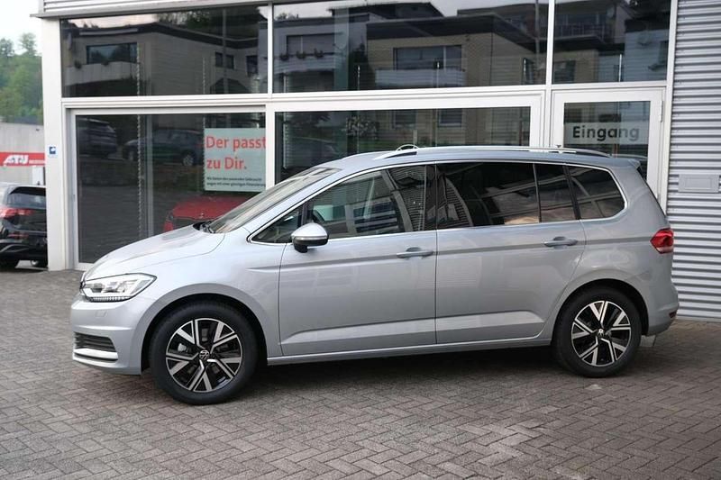 Neu VW Touran Edition 150 PS (110 kW) 2025 Oyster silber metallic Van / Kleinbus