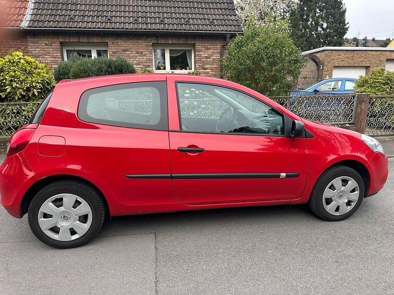 Gebraucht Renault Clio II Dynamique 75 PS (55 kW) 2010 Rot Kleinwagen