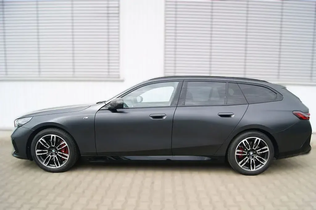 Gebraucht BMW 540 Sport Line 303 PS (222 kW) 2025 Grau Limousine