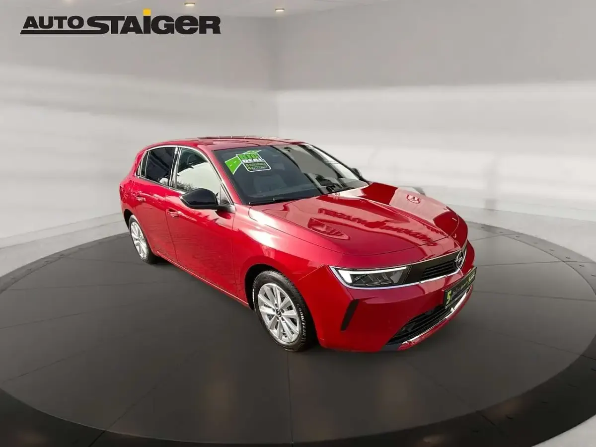 Gebraucht Opel Astra Elegance 110 PS (80 kW) 2023 Chili rot Limousine