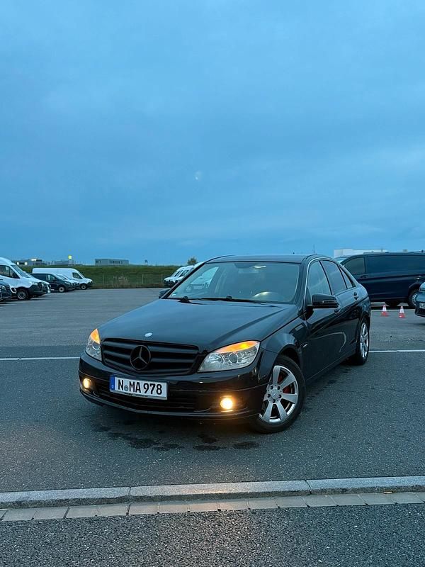 Schwarz Gebraucht 2009 Mercedes C180 Limousine | 4.000 € (Guter Preis) - Bild 1/4
