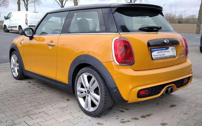 Gebraucht Mini Cooper S Sport 192 PS (141 kW) 2014 Volcanic orange Kleinwagen
