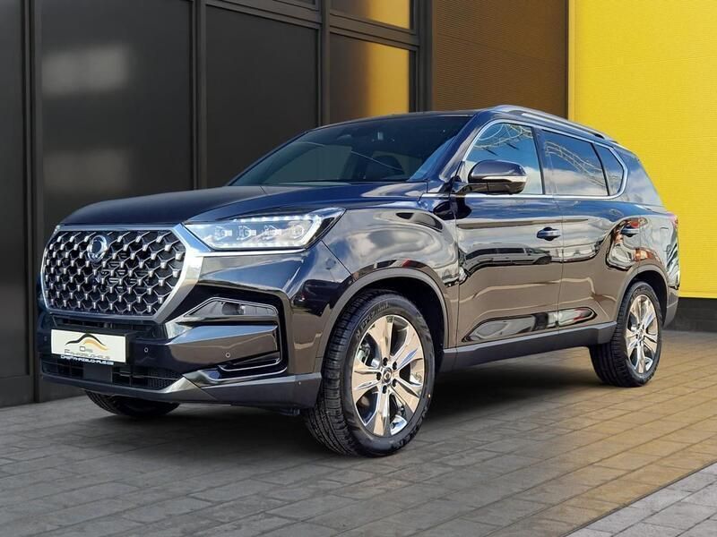 Schwarz metallic Gebraucht 2023 Ssangyong (KGM) Rexton Sapphire SUV | 47.990 € - Bild 1/4