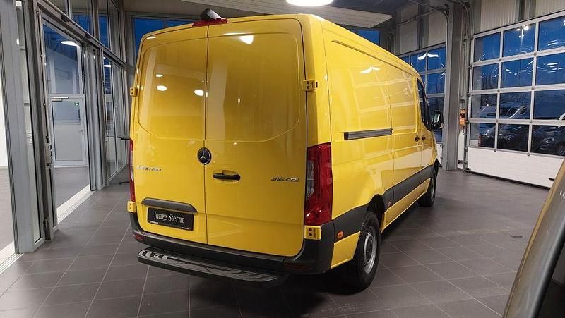 Gebraucht Mercedes Sprinter 163 PS (119 kW) 2021 Verkehrsgelb "89" Van