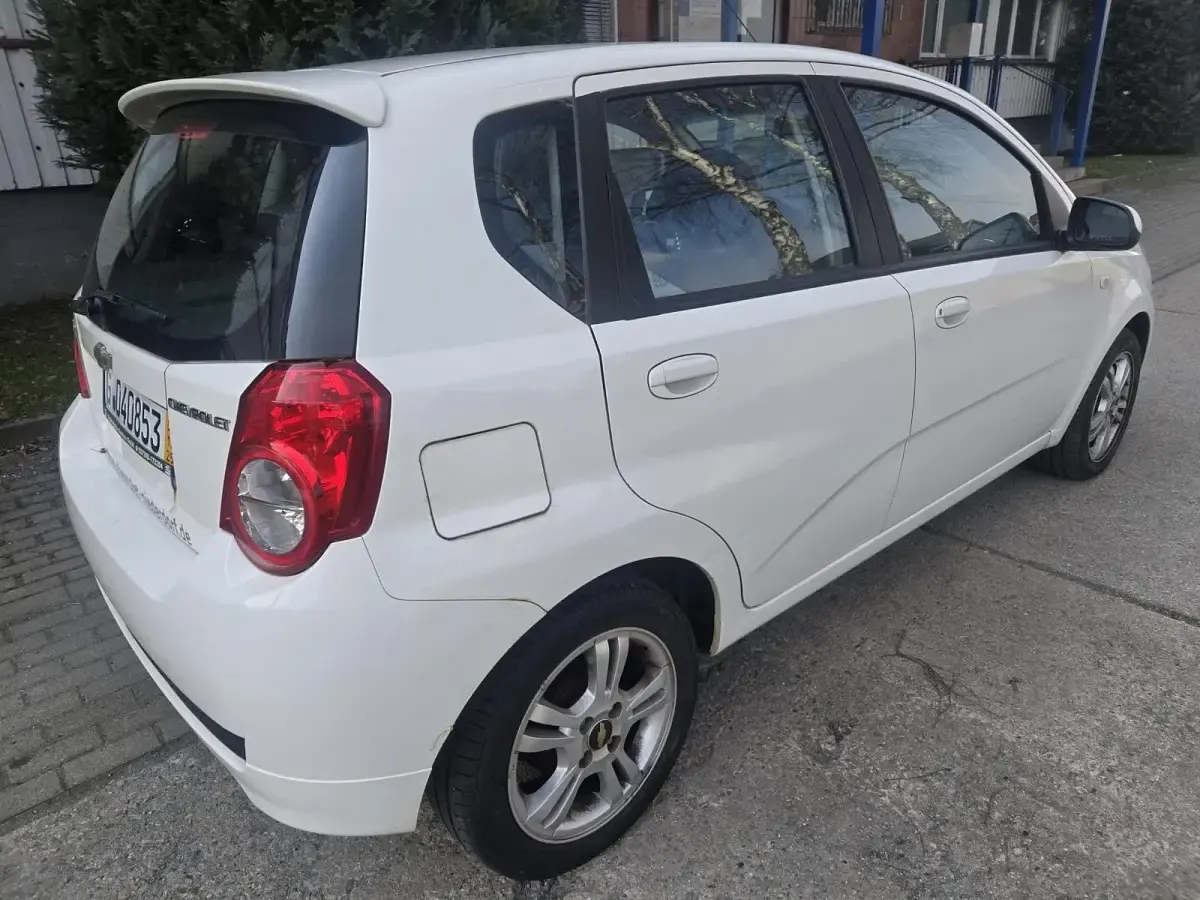 Gebraucht Chevrolet Aveo 101 PS (74 kW) 2011 Weiß Limousine