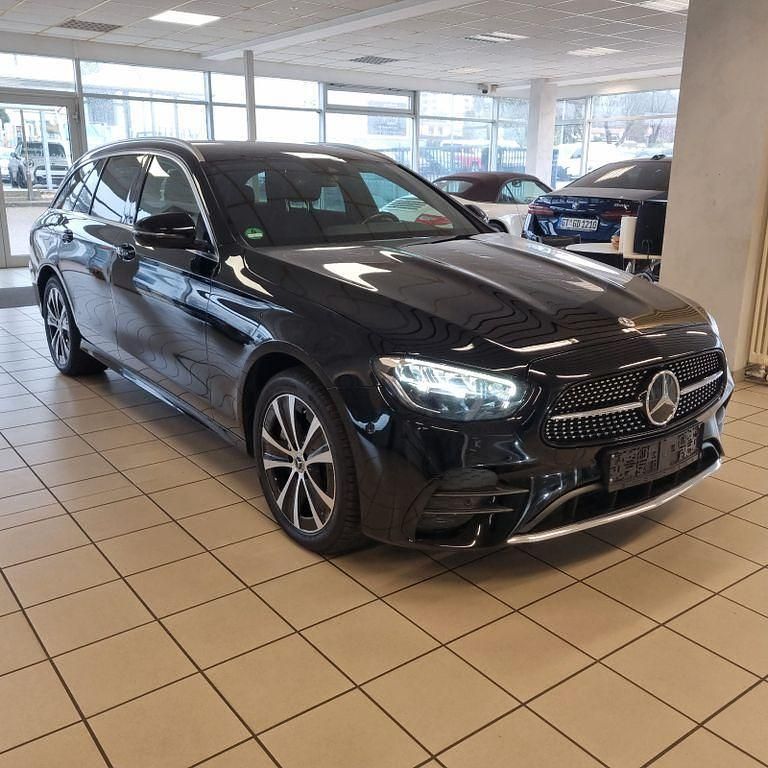 Gebraucht Mercedes E300 194 PS (142 kW) 2021 Schwarz Kombi