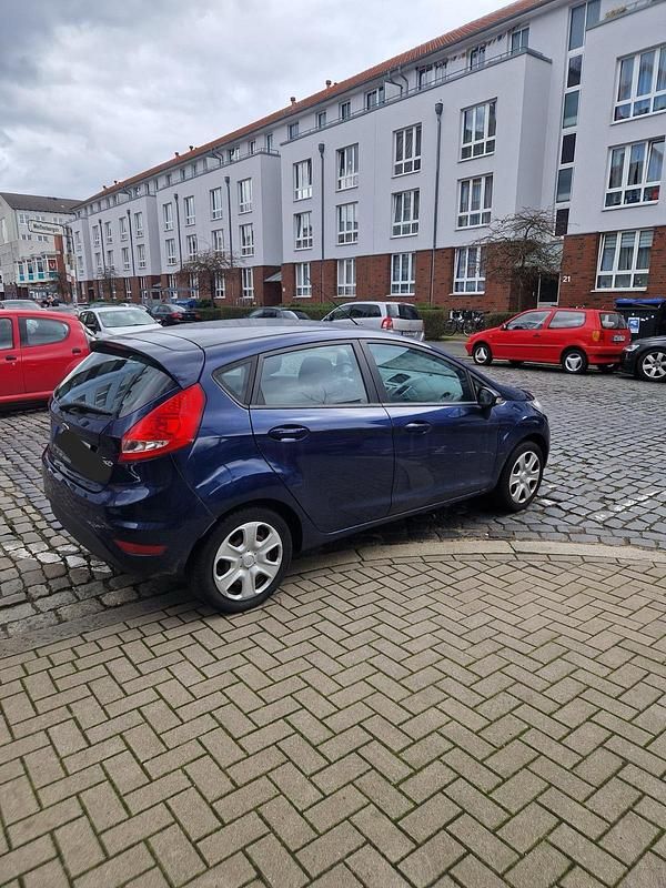 Blau Gebraucht 2011 Ford Fiesta Trend Kleinwagen | 3.000 € (Guter Preis) - Bild 1/4