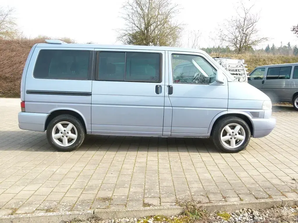 Second-hand VW Caravelle 151 CP (111 kW) 2002 Albastru Van