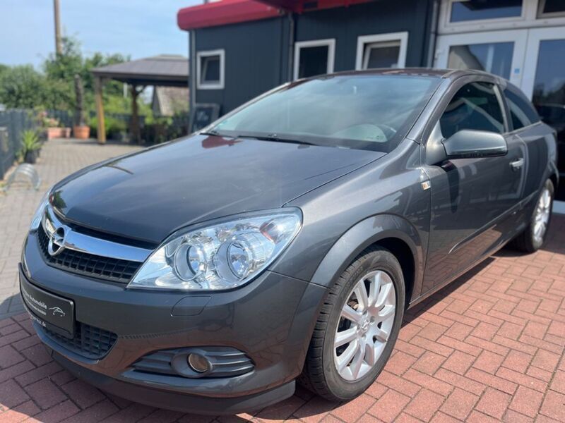 Grau Gebraucht 2009 Opel Astra GTC Selection Coupé | 3.490 € (Fairer Preis) - Bild 1/4