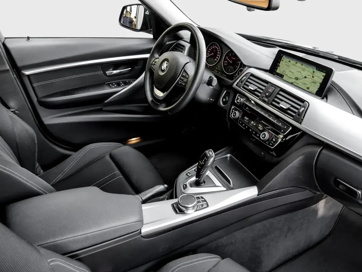Gebraucht BMW 330e iPerformance 252 PS (185 kW) 2018 Grau Limousine