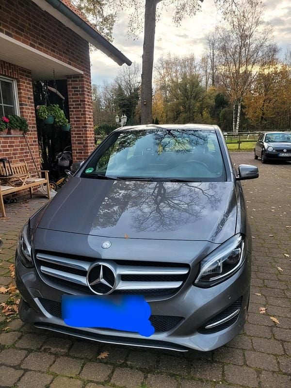 Gebraucht Mercedes B250 211 PS (155 kW) 2016 Grau Van / Kleinbus