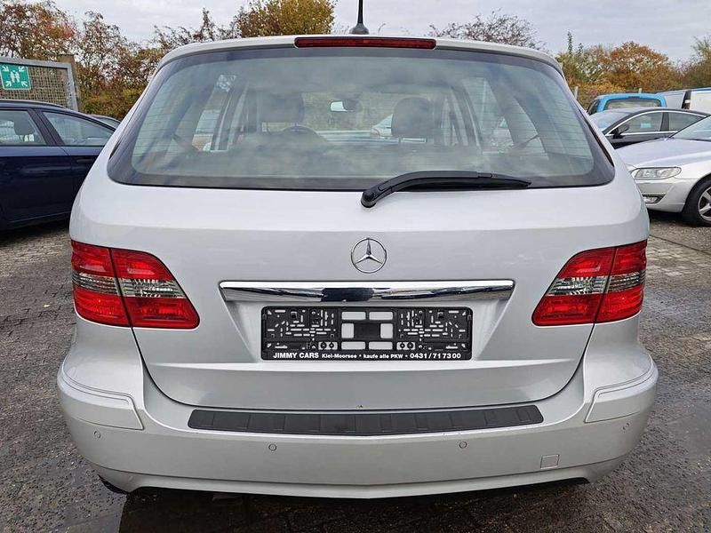 Gebraucht Mercedes B180 116 PS (85 kW) 2008 Silber Van / Kleinbus