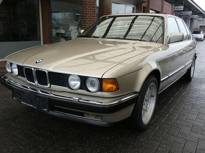Bronzitbeige metallic Gebraucht 1988 BMW 730 Limousine | 13.990 € - Bild 1/4
