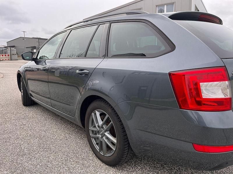 Gebraucht Skoda Octavia Joy 150 PS (110 kW) 2017 Grau Kombi