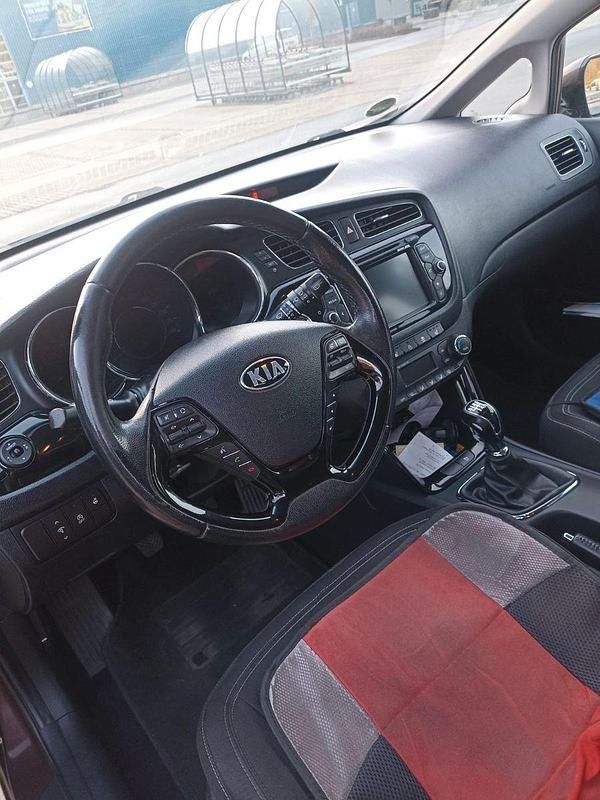 Gebraucht Kia Ceed Vision 128 PS (94 kW) 2014 Braun Kleinwagen