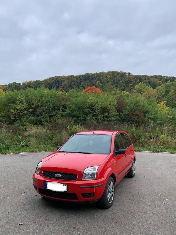 Rot Gebraucht 2004 Ford Fusion Kombi | 1.100 € (Fairer Preis) - Bild 1/4