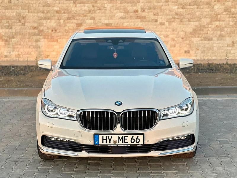 Weiß Gebraucht 2016 BMW 730 Limousine | 32.500 € (Fairer Preis) - Bild 1/4