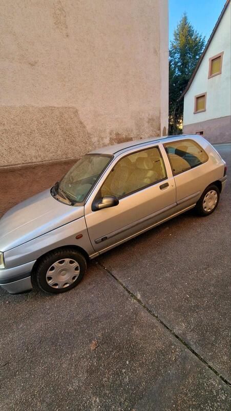 Silber Gebraucht 1997 Renault Clio Kleinwagen | 2.800 € - Bild 1/4