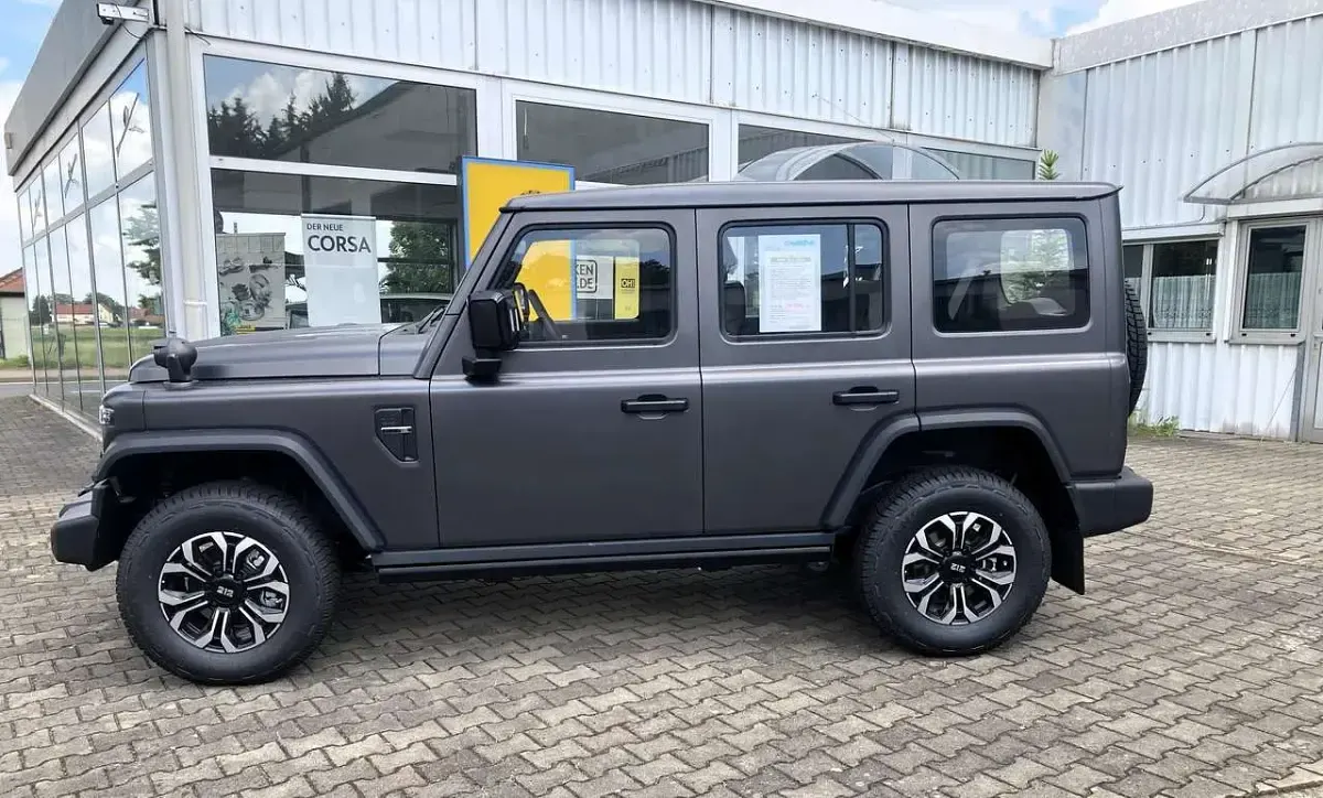 Neu BAW 212 166 PS (122 kW) 2026 Matt grau SUV