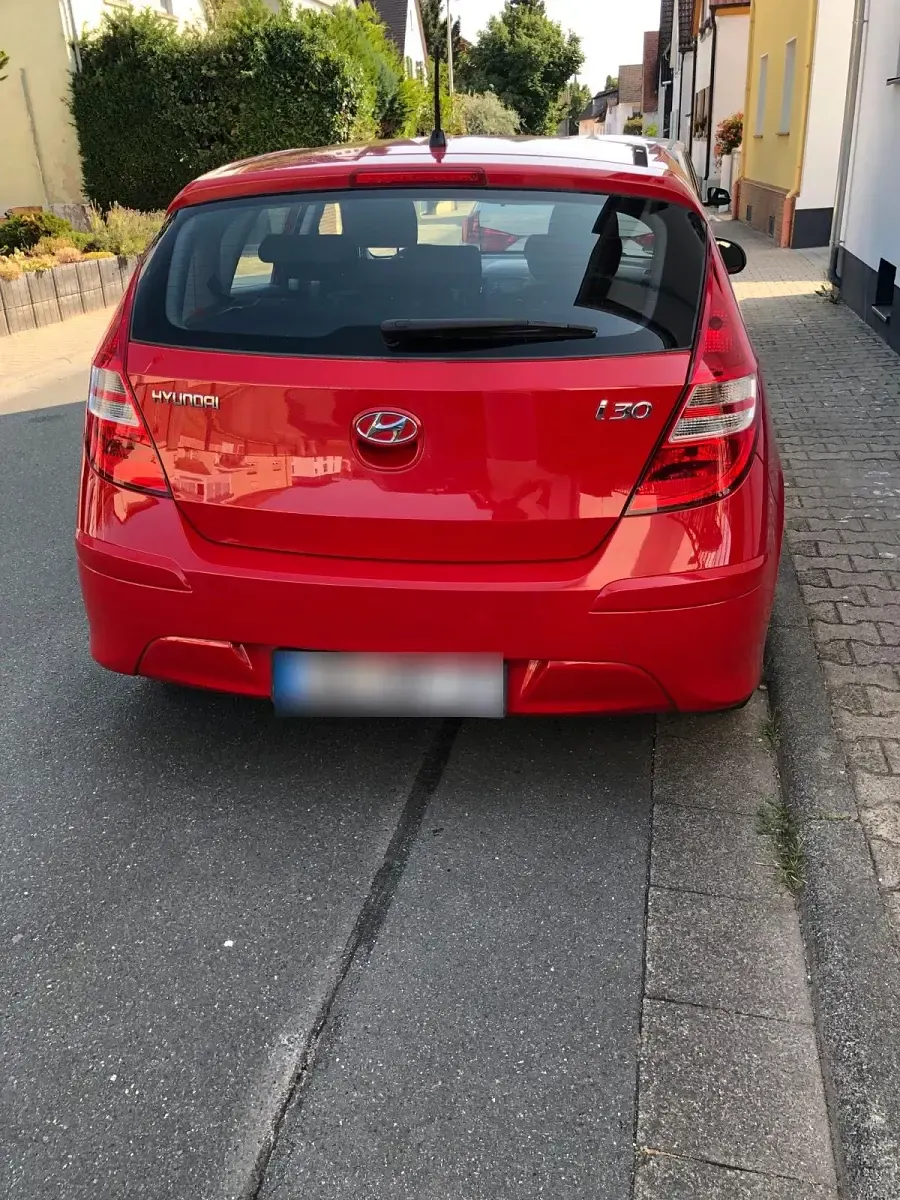 Gebraucht Hyundai i30 108 PS (79 kW) 2010 Rot Kleinwagen