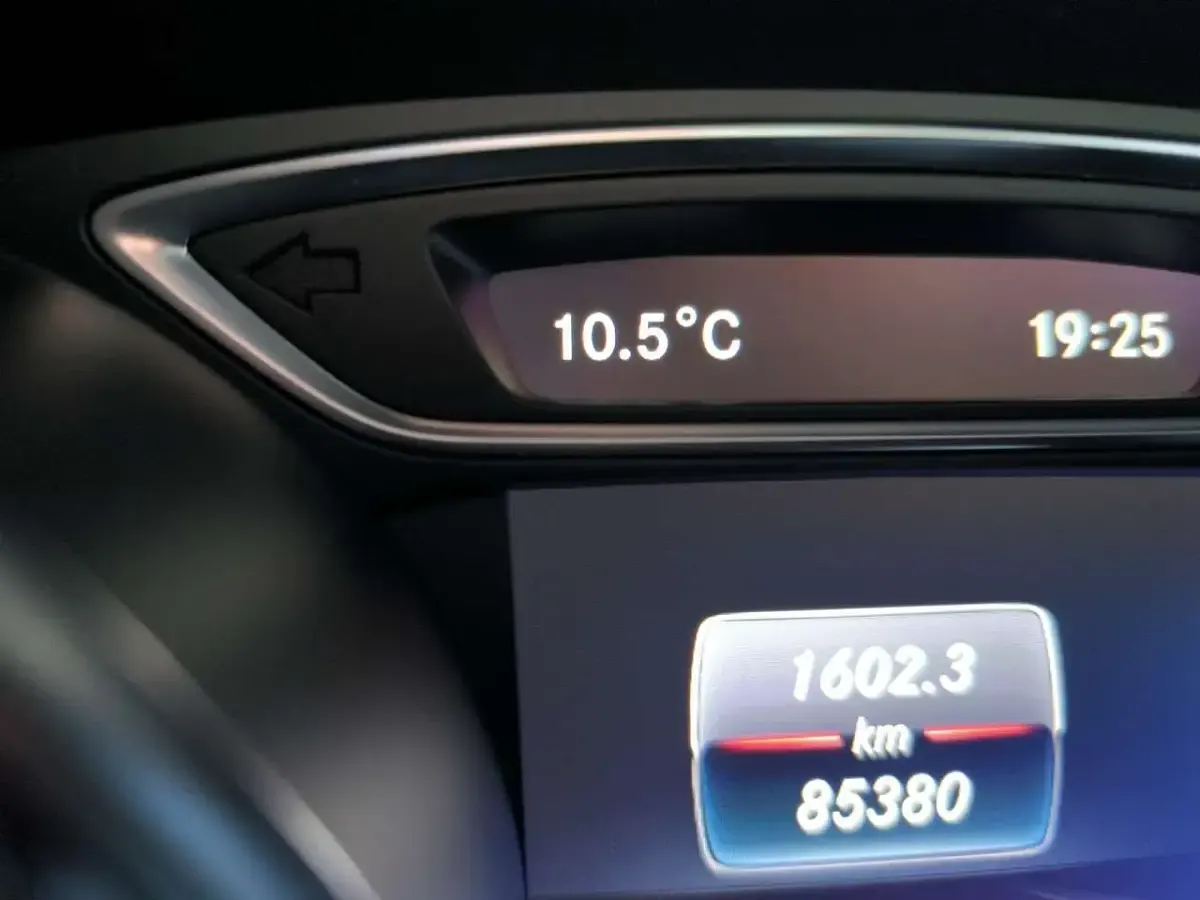 Gebraucht Mercedes A180 109 PS (80 kW) 2016 Schwarz Kleinwagen