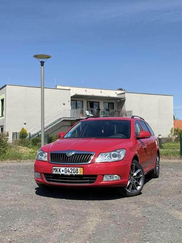 Rot Gebraucht 2009 Skoda Octavia Elegance Kombi | 4.000 € - Bild 1/4