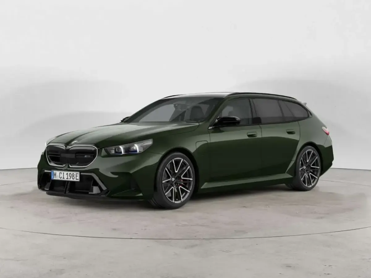 Neu BMW M5 Sport Line 727 PS (534 kW) 2026 Grün Kombi
