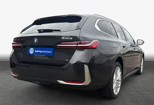Neu BMW 520 Comfort Edition 190 PS (139 kW) 2026 Grau Kombi