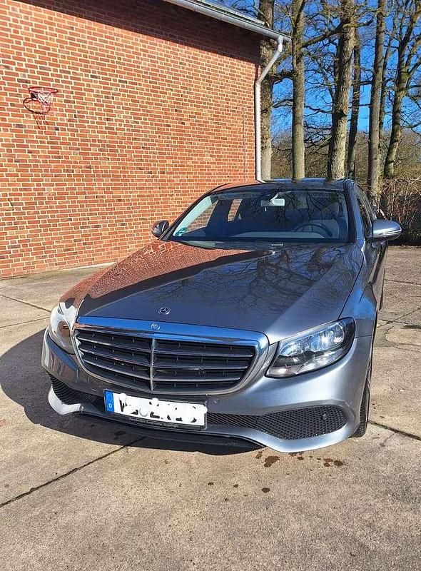 Gebraucht Mercedes E220 194 PS (142 kW) 2016 Grau Limousine