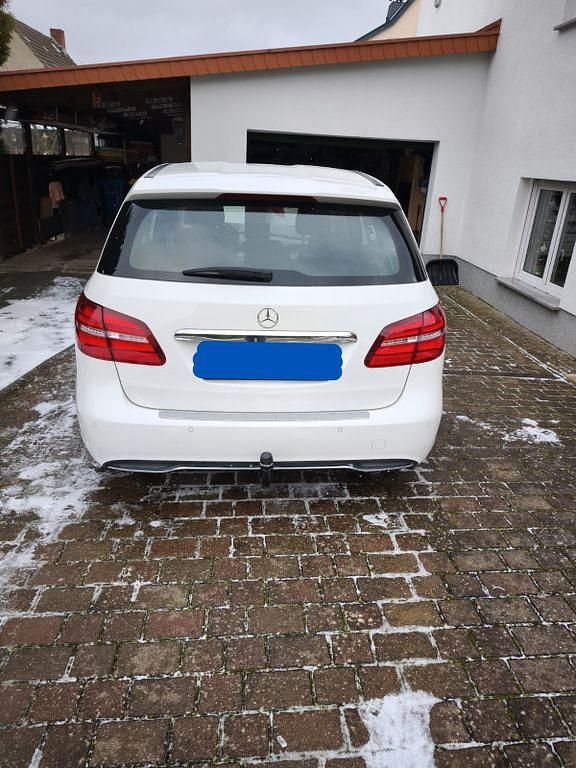 Gebraucht Mercedes B220 Edition 184 PS (135 kW) 2018 Weiß Kleinwagen