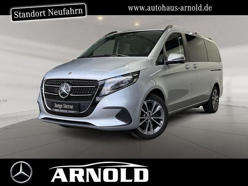 Hightechsilber Gebraucht 2024 Mercedes V250 Style Van / Kleinbus | 67.400 € (Etwas zu teuer) - Bild 1/4